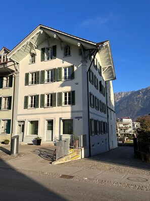 Front of property - Nimbuzzz Apartments (Unterseen)
