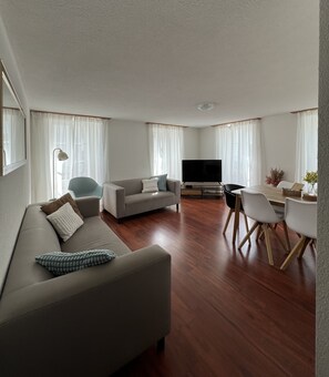 50-inch Smart TV with cable channels, heated floors - Nimbuzzz Apartments (Unterseen)