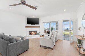 Smart TV - Lake Living on Lake Weir (Ocklawaha)