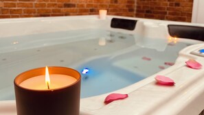 Miscellaneous - Love Room - Romantic interlude with private spa (Le Perrier)