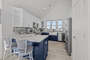Fridge, microwave, oven, stovetop - New River Inlet Rd. 586 (North Topsail Beach)