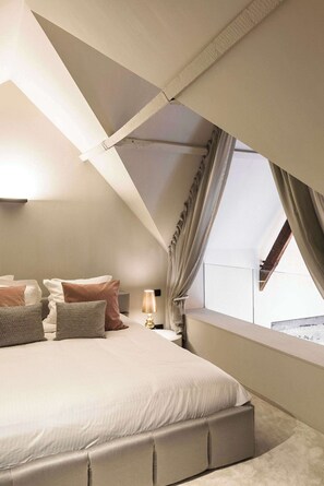 Desk, iron/ironing board, WiFi, bed sheets