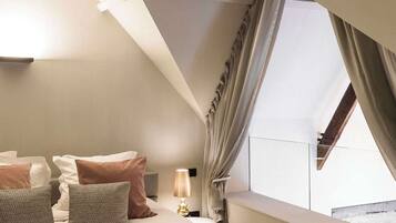 Bureau, fer et planche à repasser, Wi-Fi, draps fournis