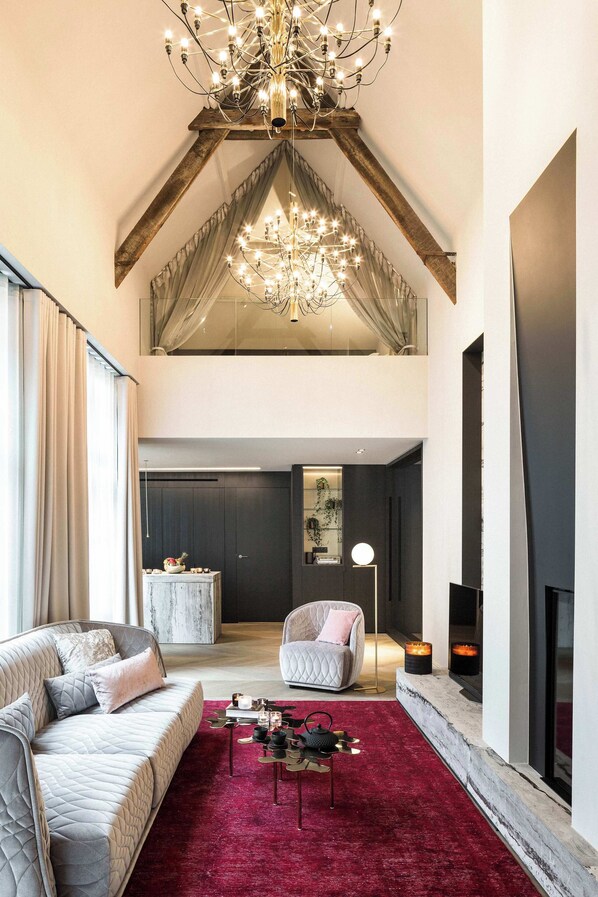 TV, fireplace, offices