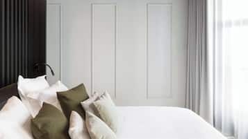 Desk, iron/ironing board, WiFi, bed sheets