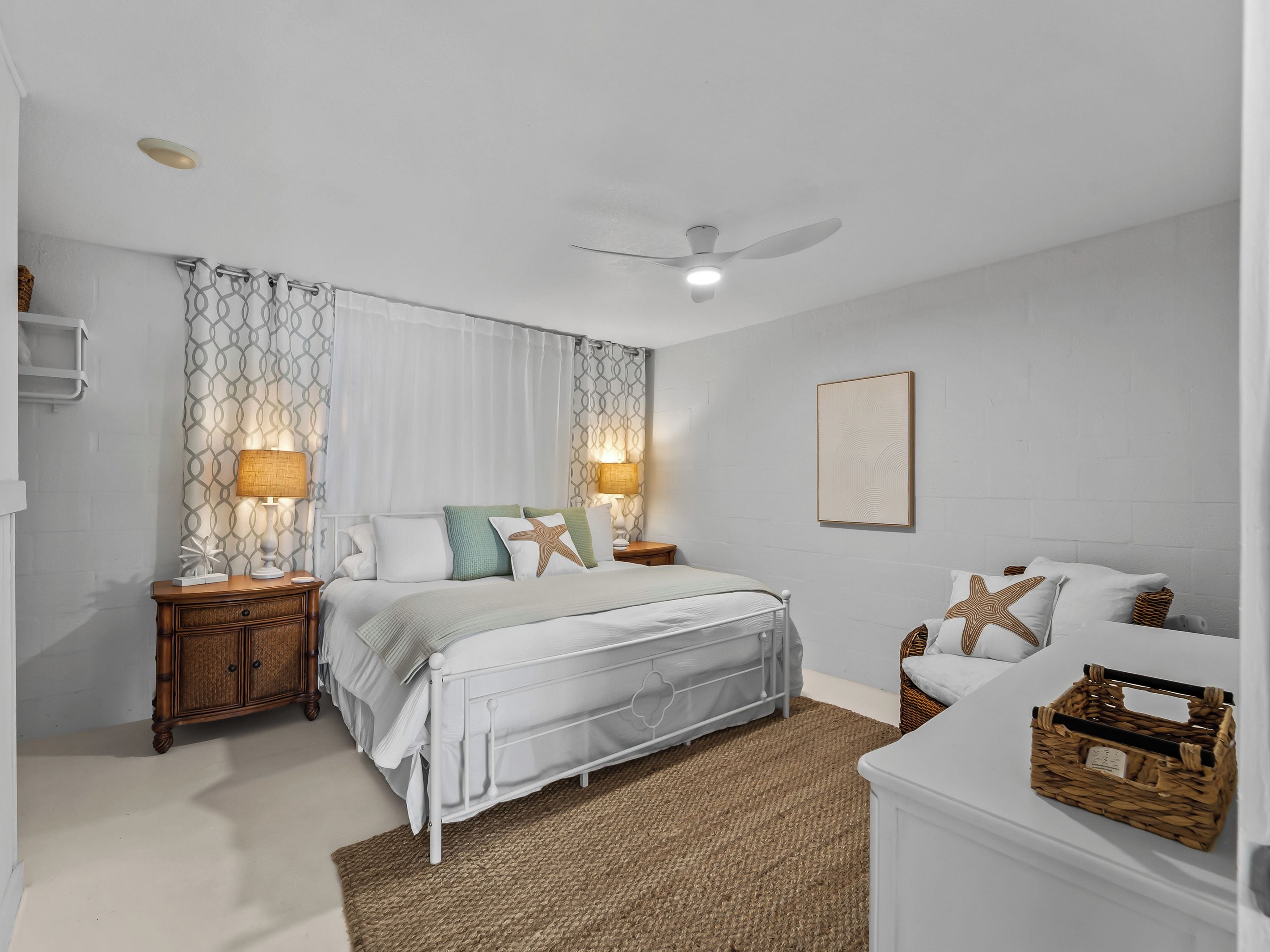 4 bedrooms, iron/ironing board, WiFi (free), bed sheets