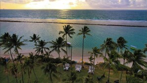 A beach view with palm trees and a clear sky. - Porto alto resort  (Ipojuca)