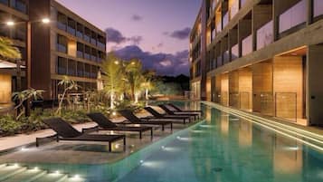 Piscina interna, 5 piscinas externas