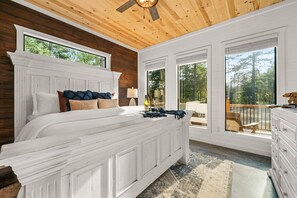 4 bedrooms, iron/ironing board, Internet, bed sheets - The Grinning Bear|Sleeps 14|Basketball|Pickleball (Broken Bow)