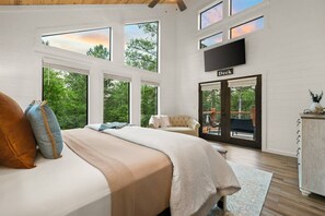 4 bedrooms, desk, iron/ironing board, WiFi