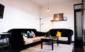 TV connectée, livres, médiathèque