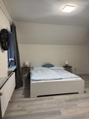 2 bedrooms, iron/ironing board, WiFi, bed sheets