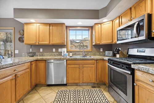 Riverfront - Single Family Home - Private Hot Tub - Fishing/Rafting/OHV/Skiing!