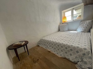 1 camera, una scrivania, Wi-Fi gratuito, lenzuola