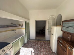 Frigorifero, microonde, forno, macchina per tè/caffè