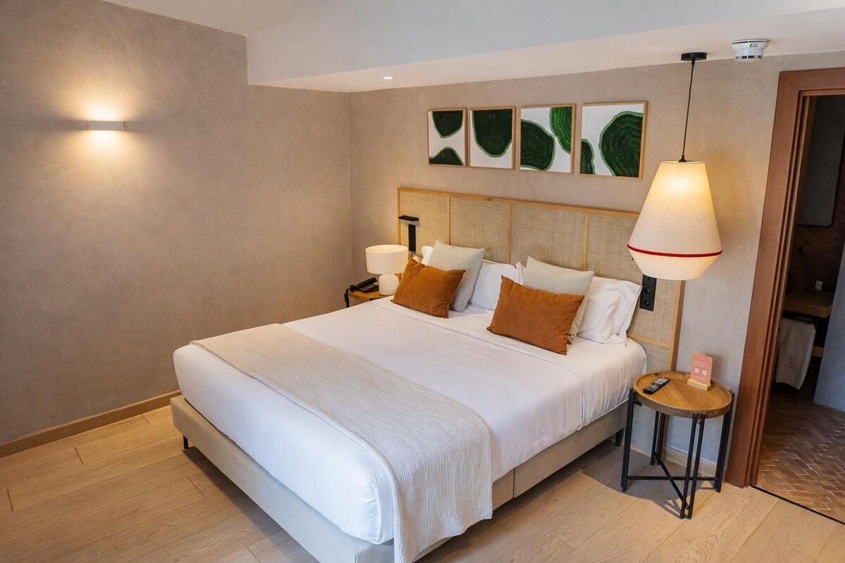In-room safe, desk, blackout drapes, soundproofing