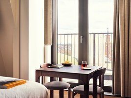 Medium Studio with Kitchen and Balcony | Premium bedding, in-room safe, laptop workspace, free cribs/infant beds