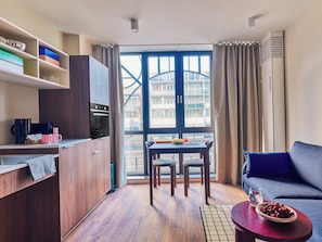 Large Studio with Kitchen - Accessible | Living area