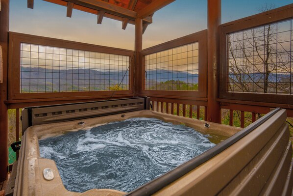 Outdoor spa tub