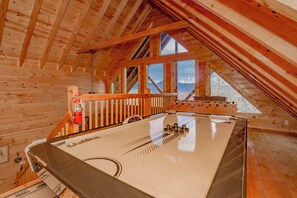 Game room - High-Bear-Nation: Mtn Views, Honeymoon, Games, Hot Tub, Wifi, Resort Pool (Pigeon Forge)