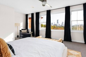 3 Schlafzimmer, Schreibtisch, Bügeleisen/Bügelbrett, Reisekinderbett