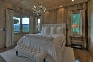 5 bedrooms, iron/ironing board, travel crib, WiFi - Luxury Looks | $700 Off Your Stay! (Cherry Log)