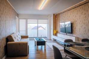 Smart TV y chimenea 