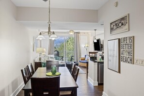 Dining - 2B Market Street Inn Condo w/ Golf Cart at Sandestin Golf and Beach Resort (Miramar Beach)