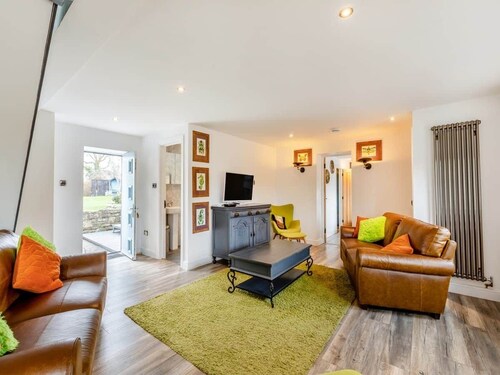 Somerset, detached cottage, large enclosed garden, outdoor dining, pet friendly!