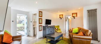 Somerset, detached cottage, large enclosed garden, outdoor dining, pet friendly!