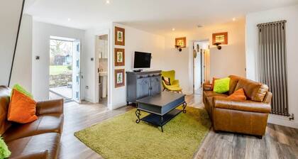 Somerset, detached cottage, large enclosed garden, outdoor dining, pet friendly!