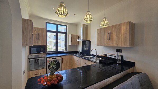 Een microgolfoven, een oven