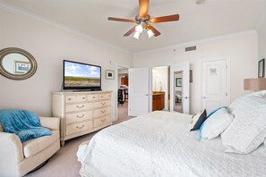 3 slaapkamers, een strijkplank/strijkijzer, gratis wifi, beddengoed