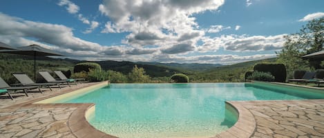 Piscine extérieure (ouverte en saison)