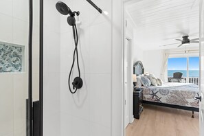 5 bedrooms, iron/ironing board, free WiFi, bed sheets
