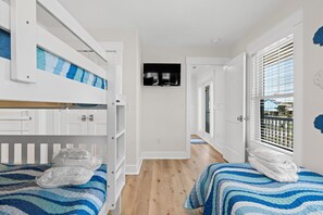 5 bedrooms, iron/ironing board, free WiFi, bed sheets