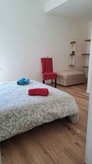 1 chambre, fer et planche à repasser, Wi-Fi, literie fournie