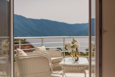 Mosaic Penthouse Condo with Sea View