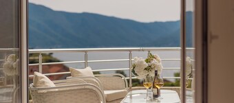 Mosaic Penthouse Condo with Sea View