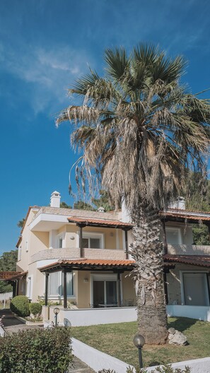 Exterior - Encore Sea Side Villa, Posidi (Possidi)