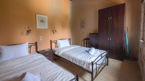 2 bedrooms, iron/ironing board, WiFi, bed sheets - Stone Made Private Pool Villa II, Kriopigi (Kriopigi)