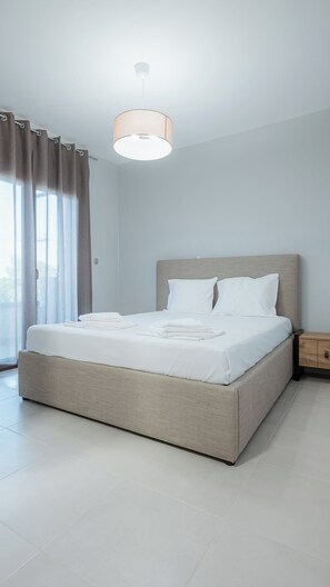 4 habitaciones, tabla de planchar con plancha, cuna de viaje y wifi 