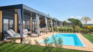 A modern outdoor pool area with lounge chairs and a covered seating area. - Aminess Planet Camping Holiday Homes Sirena (Novigrad)