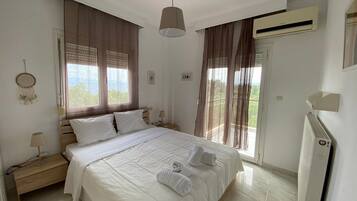 2 bedrooms, iron/ironing board, travel cot, WiFi