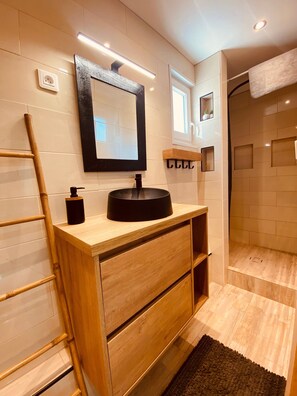 Een douche, een haardroger