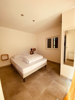 2 bedrooms, iron/ironing board, WiFi - Comfortable vacation home on spacious plot close to beaches - V0826 (Vias)