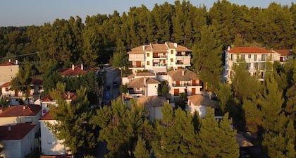 Sea Side Pine Maisonette, Siviri