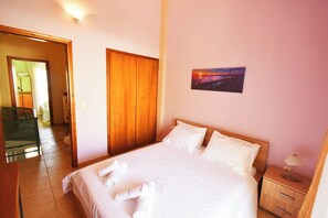 2 chambres, fer et planche à repasser, lit parapluie, Wi-Fi