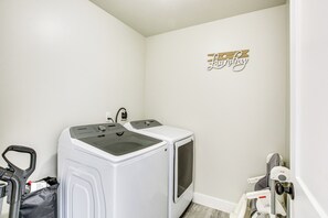 House (5 Bedrooms) | Interior