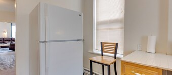 9 Mi to Downtown St Louis: Apt w/ Fire Pit Access